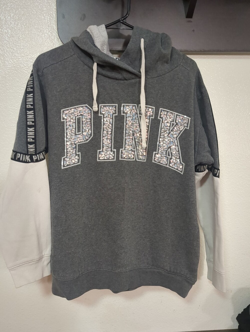 VICTORIA’S SECRET VS PINK RARE/HTF GRAY COLOR-BLOCK BLING LOGO HOODIE  SIZE MED